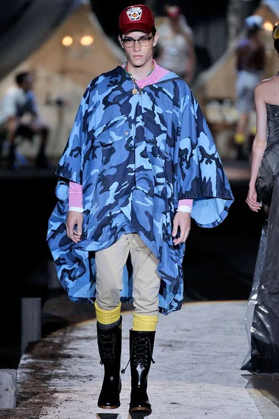 Look 10